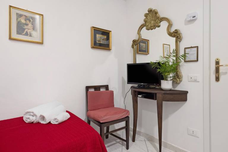 Dedicated room with fast internet | Next to Palermo Cathedral | City view | Pets allowed — photo 2