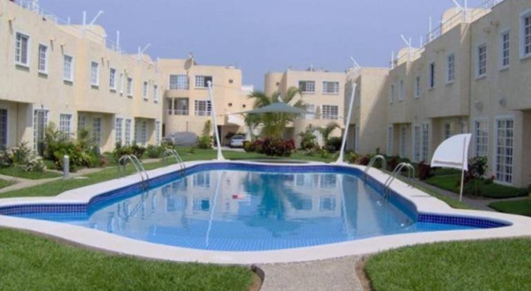 Holiday apartment with pool in Acapulco