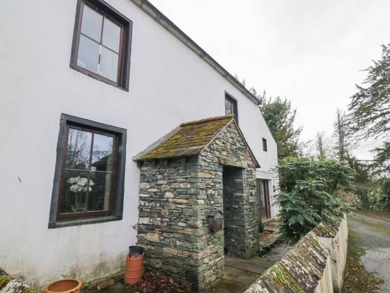 Family-oriented nice cottage with yard | Pets are welcome — photo 2
