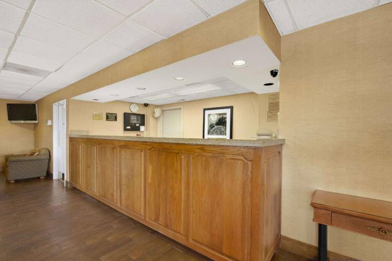 Super 8 By Wyndham Oxford — photo 3
