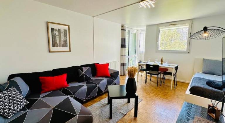 Rental apartment with patio — photo 2