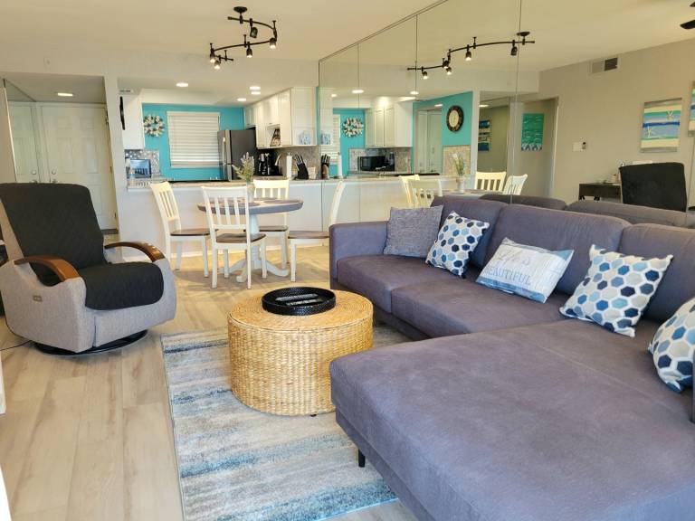 301 Newly updated charming and cute one bedroom