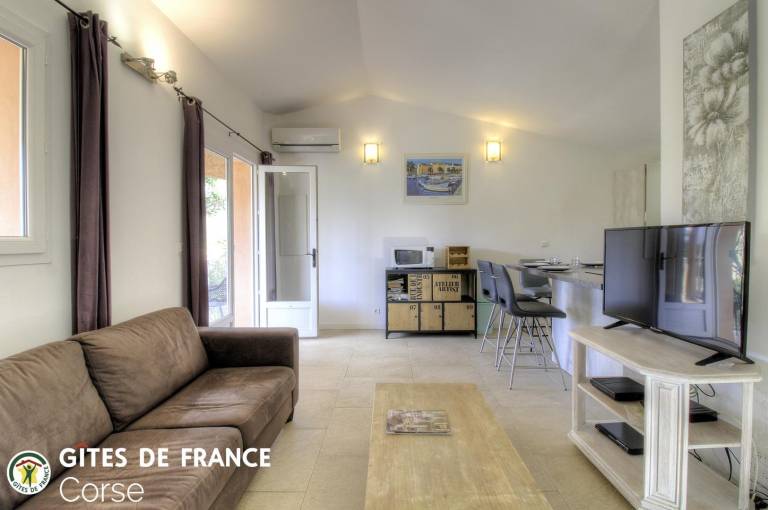 Gite with pool, terrace & yard | Mountain view | Pets allowed — photo 3