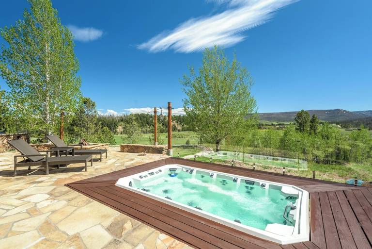 Lodge  Bondurant