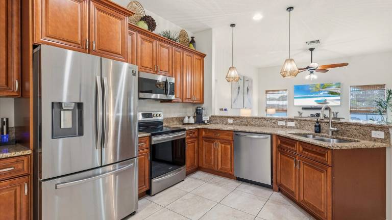 Premium Modern Pool Home- 1 Mile to Downtown & 3 Miles to Beaches — photo 3