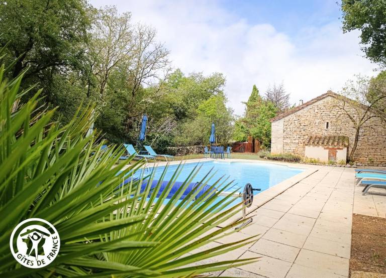 Gite with barbecue, patio & garden — photo 2