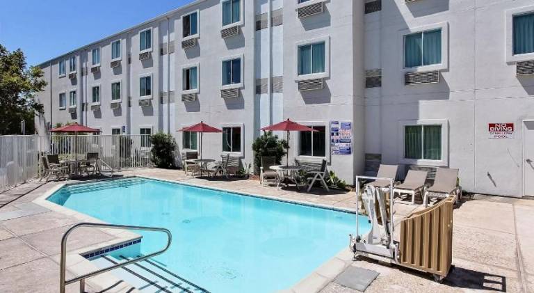 Motel 6 Gilroy, CA — photo 5
