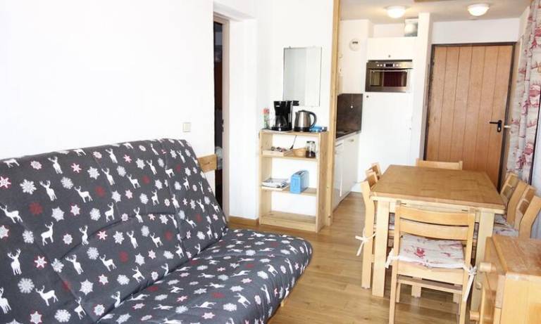230m from shops, 5th floor, balcony, tv, ski locker, 35m², Alpe d'Huez — photo 2