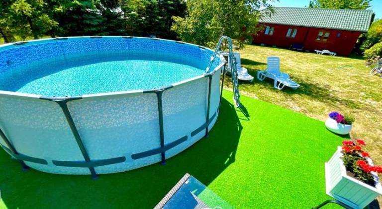 Lodge with pool, garden & patio — photo 5