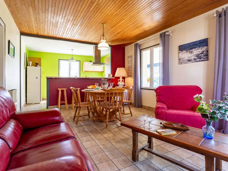 Fully equipped wonderful house with yard, grill & patio | Beach nearby | Dogs allowed — photo 4