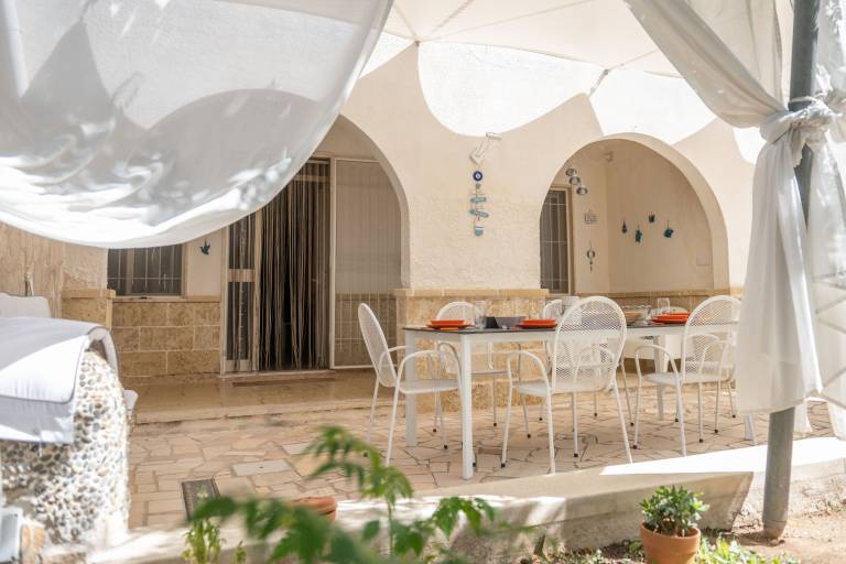 Vacation home with garden & terrace | Close to the beach | Good for workation | Pets allowed in Manduria