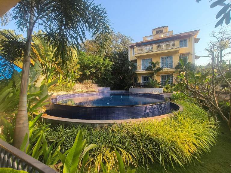 Rental apartment with yard & pool | Pets are welcome in Baga