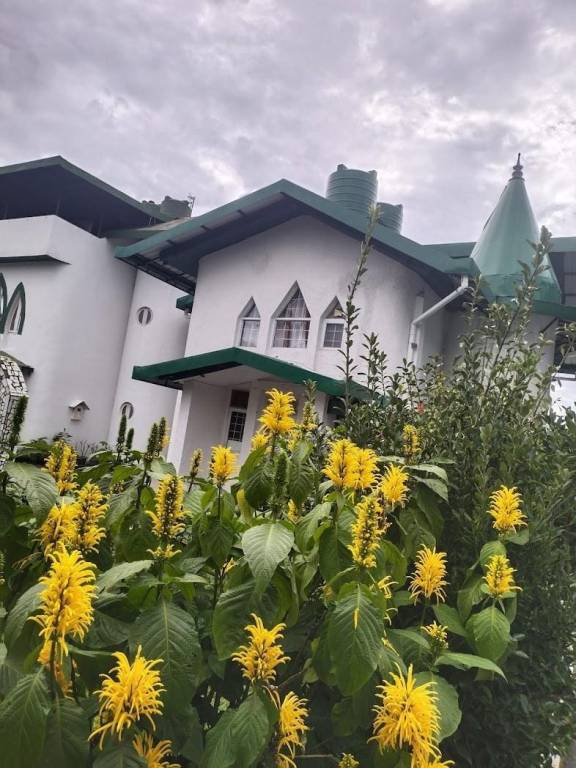 House with yard & patio in Mussoorie