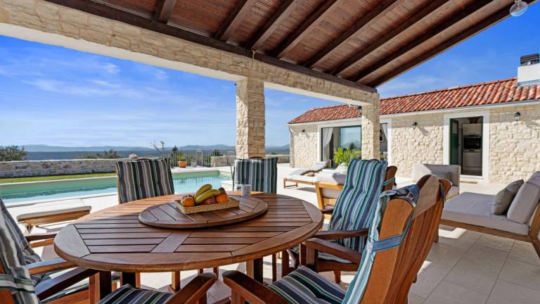 Wonderful villa with BBQ, pool & yard | Pet-friendly — photo 4