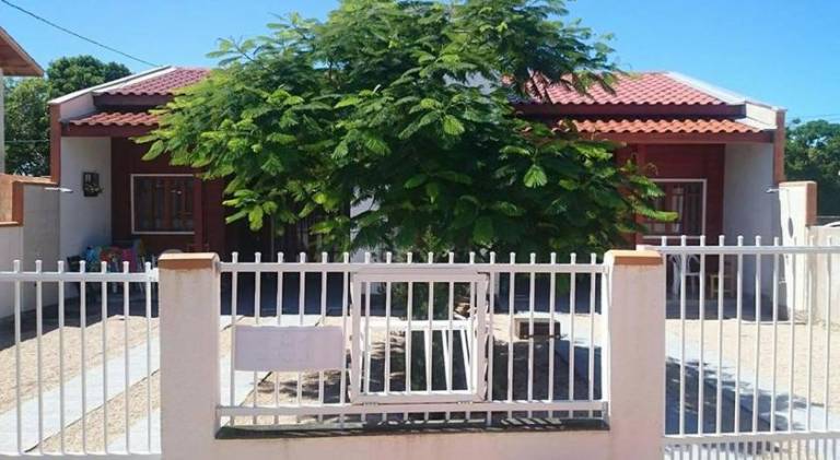 Vacation home with 1 room for 7 persons in Bombinhas