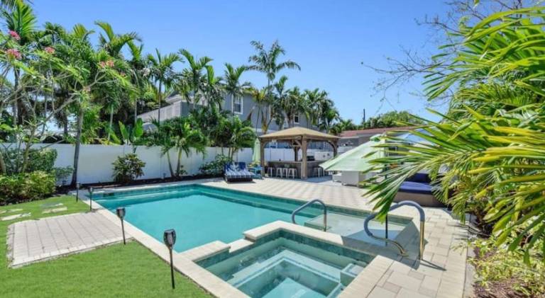 House with pool in Lauderdale-by-the-Sea, FL