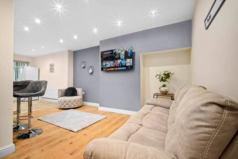 Harborne House 4 bedroom Contractor Qe Hospital