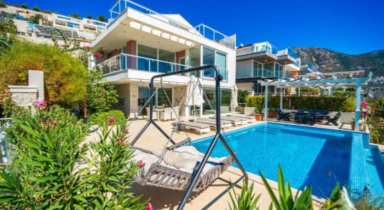 Lovely villa with patio, garden & private pool | Pet-friendly in Antalya