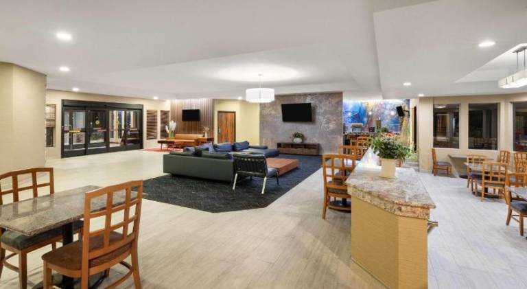 Endeavor Inn & Suites, Trademark Collection by Wyndham — photo 2