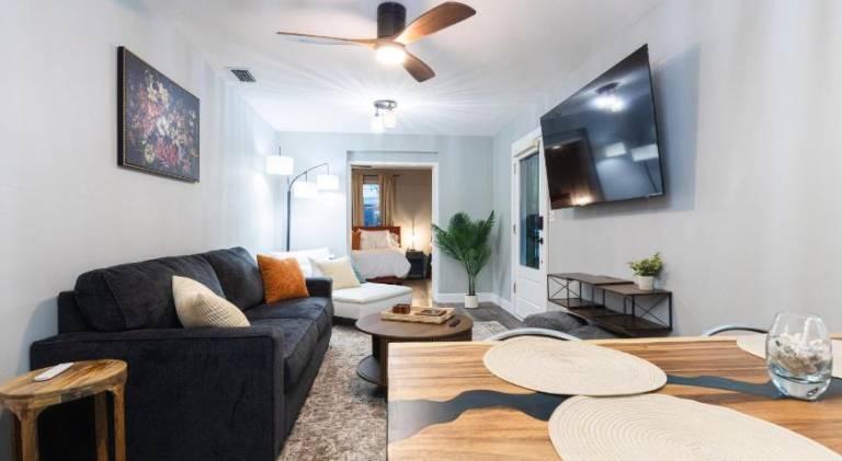 Charming vacation home | Pets allowed — photo 2