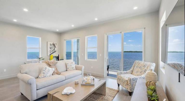 Vacation home with pool & jacuzzi | Good for workation | Pets are welcome in Tavernier, FL