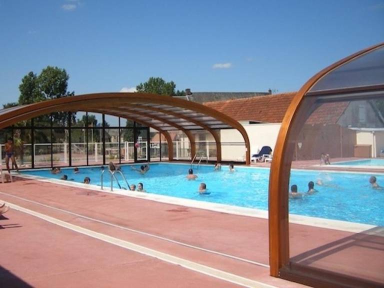 Mobile home with terrace & heated pool in Bayeux
