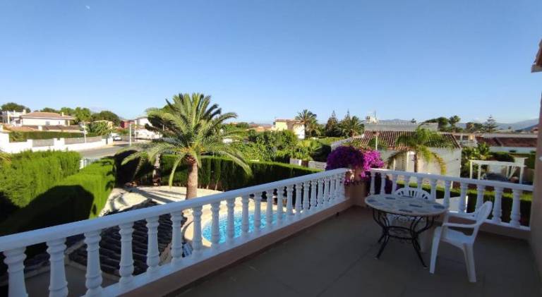 House with yard, pool & patio | Dogs allowed — photo 4