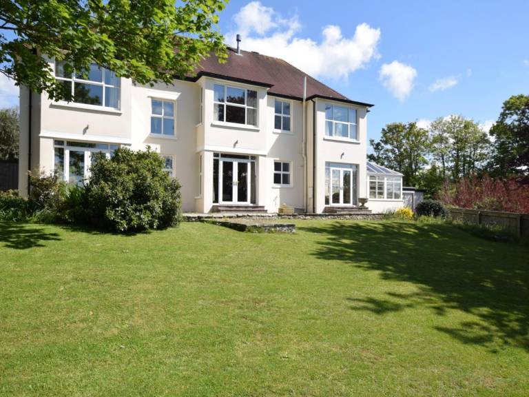 Fully equipped cottage with hot tub & garden | Water view | Dogs allowed — photo 2