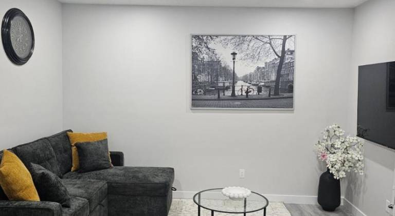 Apartment with 1 room for 5 persons in Airdrie, AB