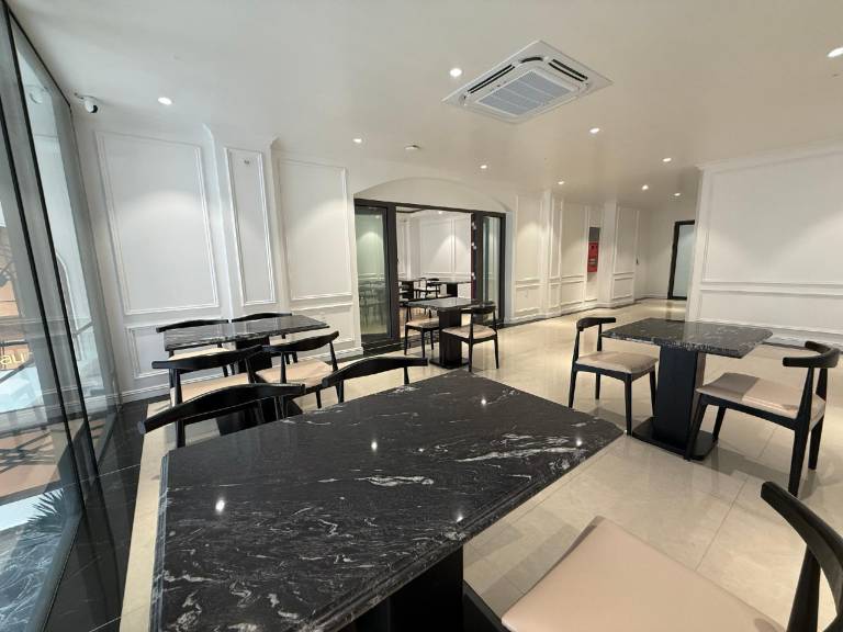 Serviced apartment with yard, patio & grill — photo 4