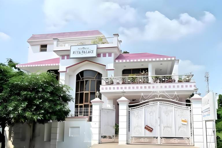 Riya Villa Luxury Stay Varanasi