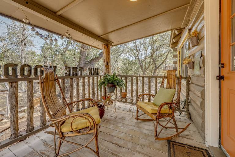 Hot Tub & Yard! 'Inn the Woods' Wimberley Cabin — photo 4