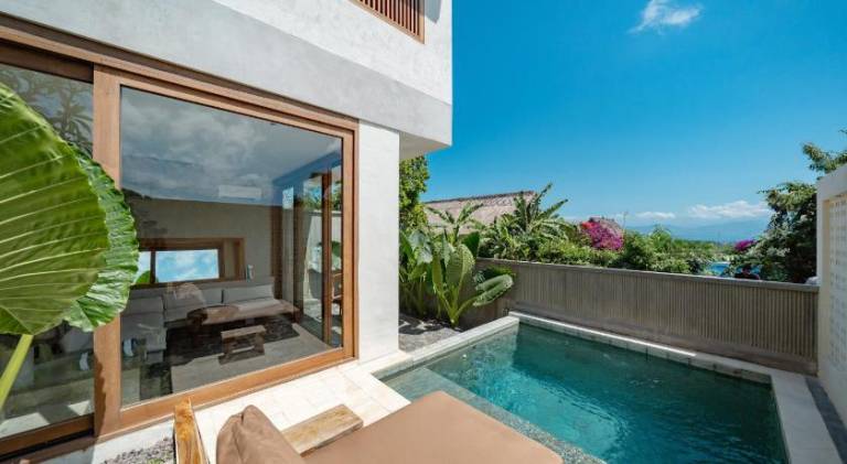 Villa with yard & private pool — photo 4