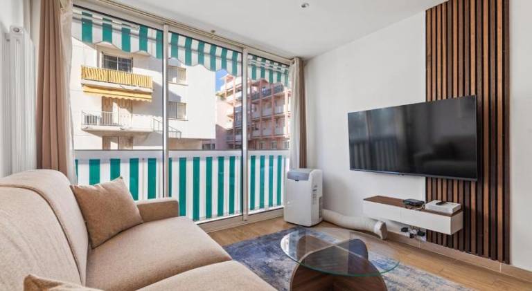 Apartment with 1 room for 4 persons in Antibes