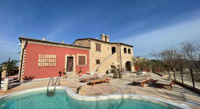 Bed and breakfast  Offida