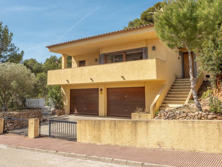 House with barbecue, garden & private pool — photo 3