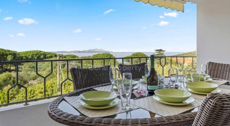 Apartment with 3 rooms for 8 persons in Baja Sardinia