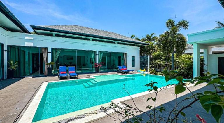 Villa with pool in Rawai