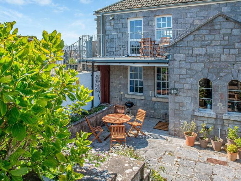 Cottage  Plymouth