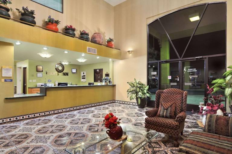 Days Inn by Wyndham Carlsbad — photo 4