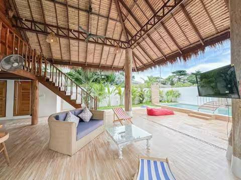 Villa with pool — photo 3