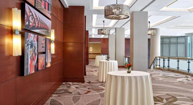 Sheraton Suites Calgary Eau Claire — photo 5