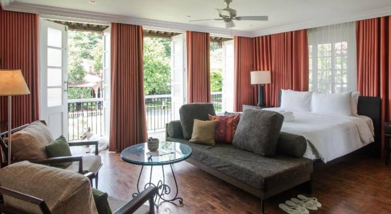 MiraNamin Nest BANABA - Garden View Suite in Historic Home - Bathtub, Luxury Indoor Plunge Pool, Gue in Quezon City