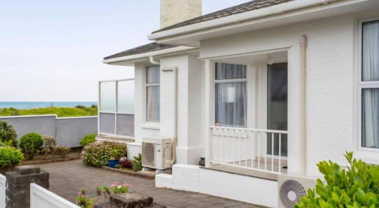 No 1 Beachfront Holiday Home — photo 5
