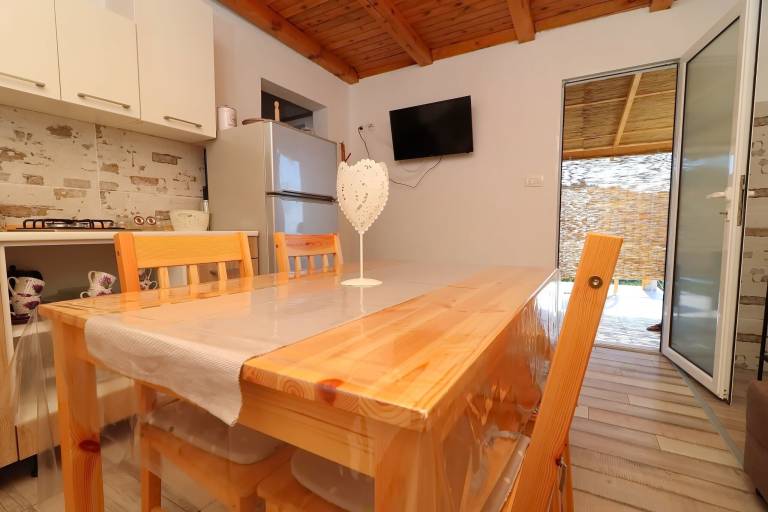 Cottage with patio, BBQ & yard | Sea view | Pets are welcome — photo 4