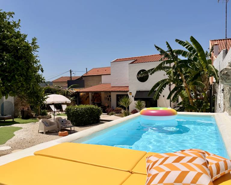 Ferienhaus mit Pool in Matacães, Atlantikküste f&uuml;r max. 5 Personen am Atlantik