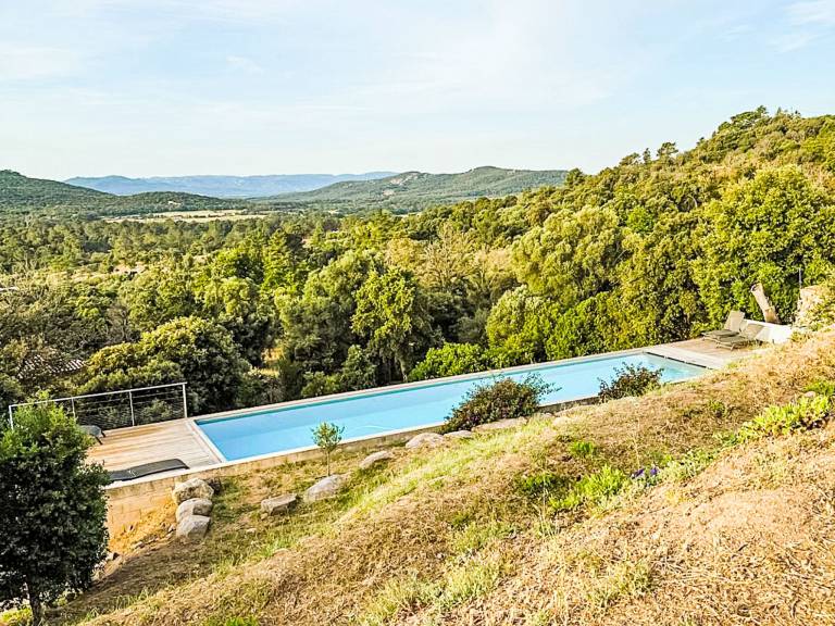 Vacation home with private pool, patio & BBQ | Sea view — photo 2