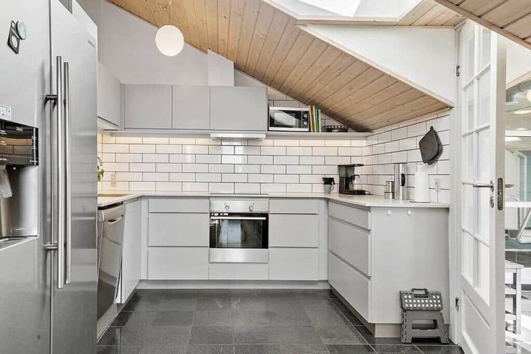 Vacation home with terrace, pool & BBQ — photo 3