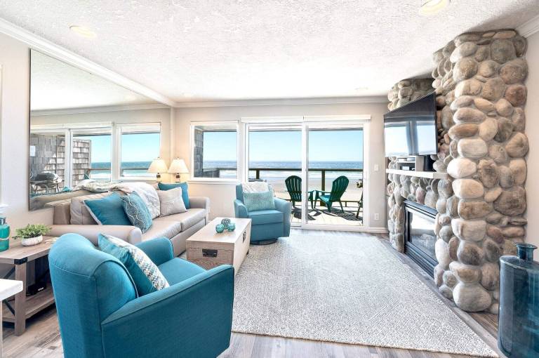 Condo  Lincoln City