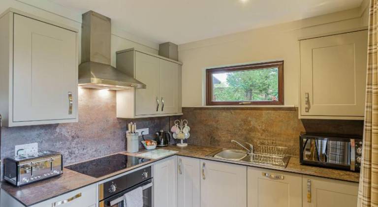 Chalet with jacuzzi | Pet-friendly — photo 4